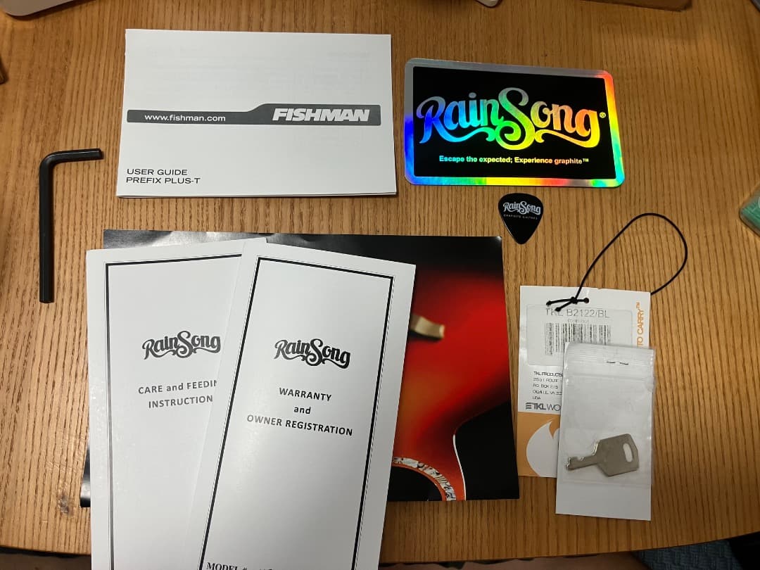 T*r様 RainSong WS1000N2 カーボンファイバー 　 ハードケー