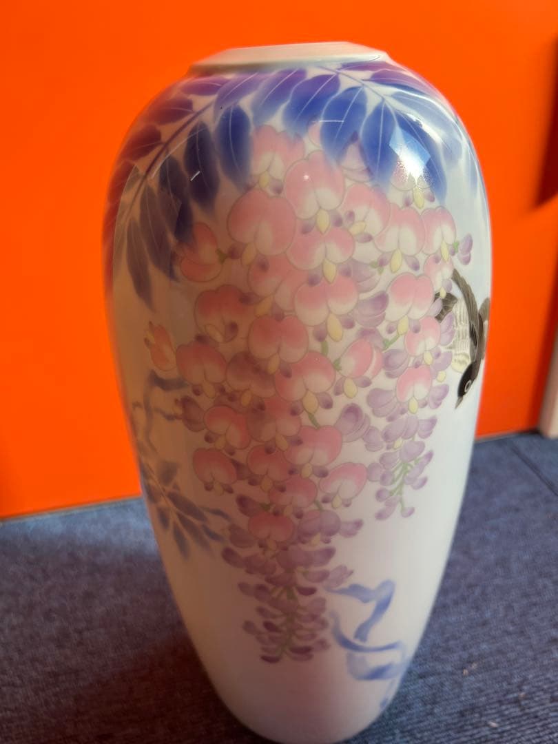 1030 深川製磁 官窯染付 下り藤に燕図 花瓶　未使用