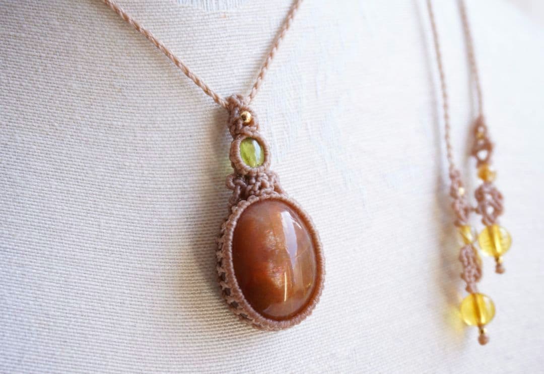 大粒サンストーン　ペリドット　太陽の　マクラメ　ネックレス