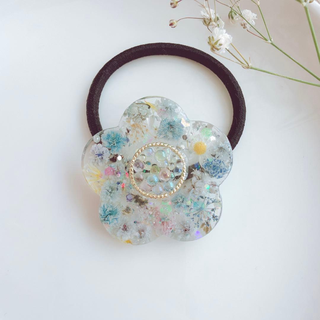 レジンヘアゴム 大ぶり　花　ブルー　オーロラ　かすみ草