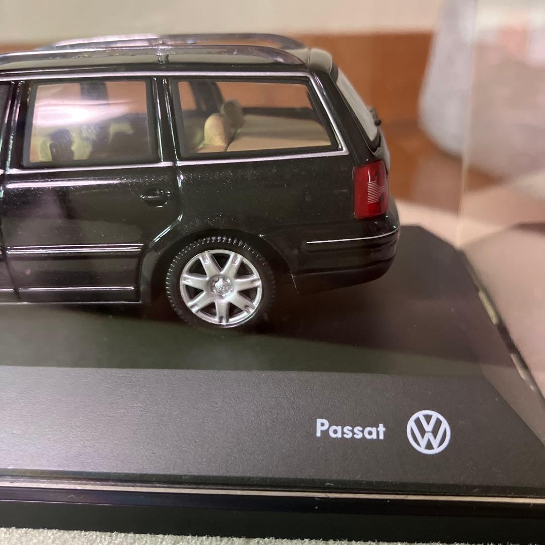 フォルクスワーゲン　パサート　ワゴン　ミニカー　1/43 シュコー