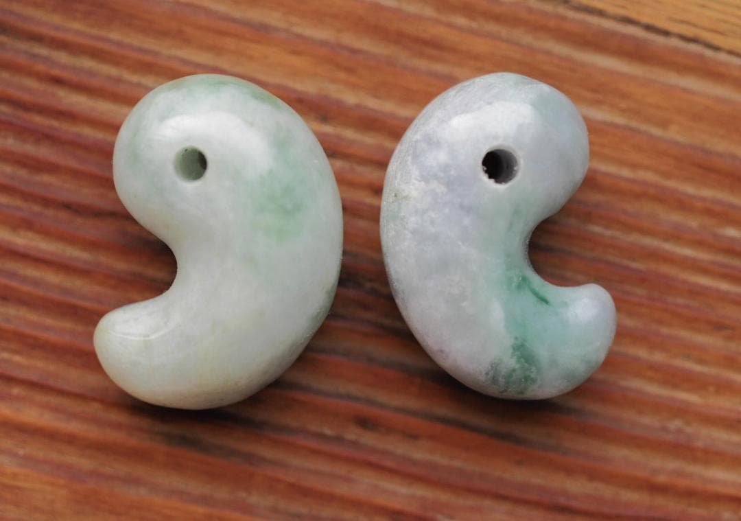 糸魚川翡翠　勾玉　和装小物　根付　鑑賞　お守り　天然無処理ヒスイ