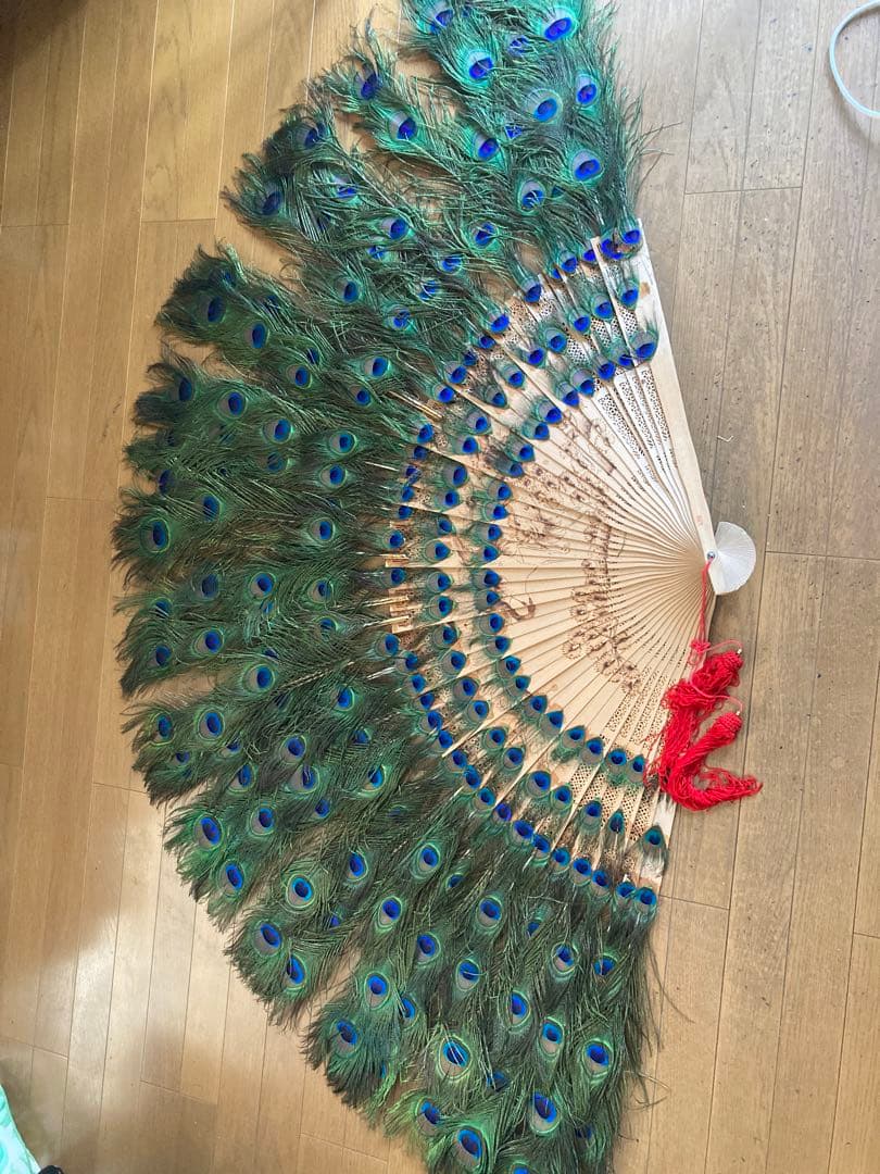 孔雀の扇子飾り