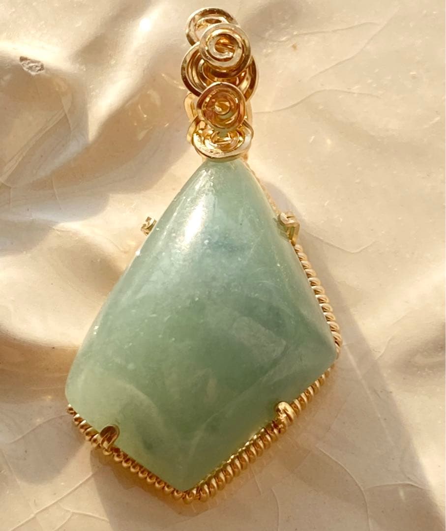 糸魚川翡翠　金山産 ⭐︎銀杏