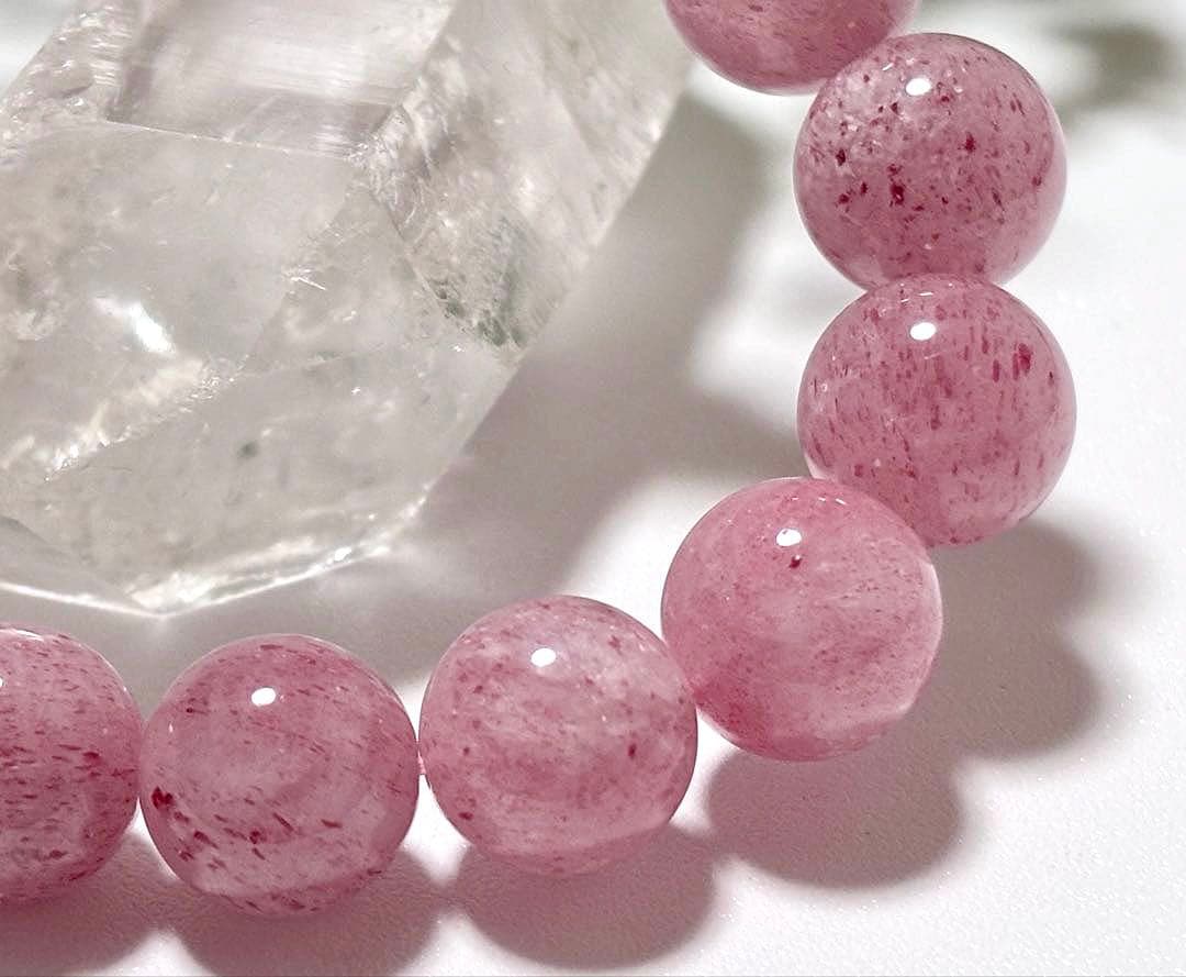 最高品質　聖なる愛の守護石　モザンビーク産　ミルクストロベリークォーツのブレス