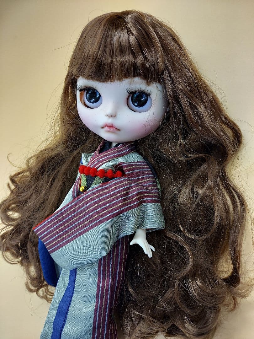 ブライスサイズの着物スタイルのアウトフィットとアクセサリー