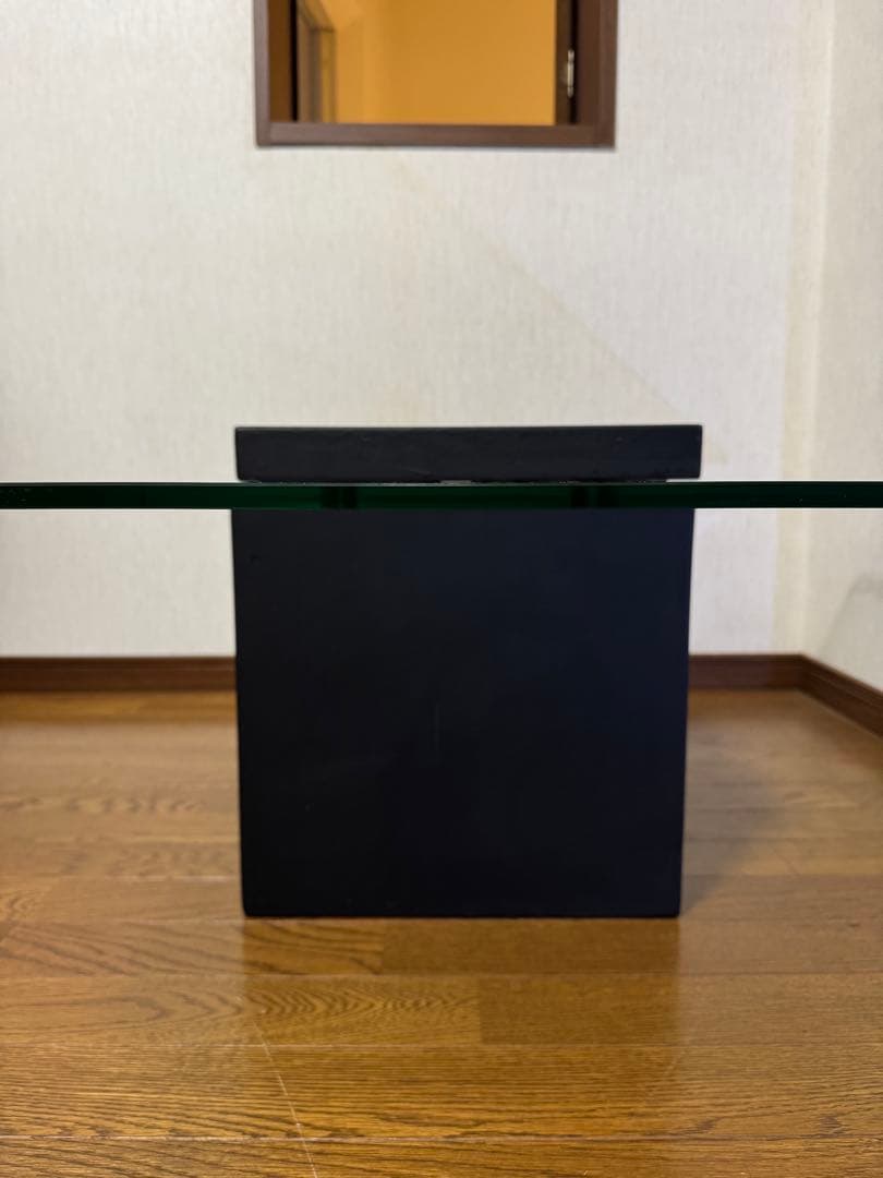 送料込み　moda en casa フライングテーブル ガラス コンクリート