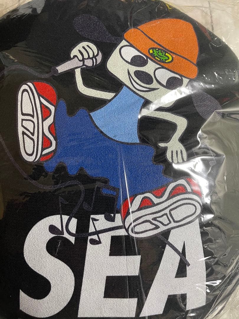 新品　wind and sea コラボ　パラッパラッパー　クッション