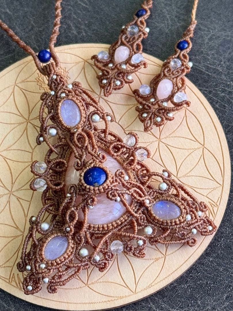 モルガナイト＆ラピスラズリ＆ムーンストーンの循環マクラメ編みネックレス♡♡♡