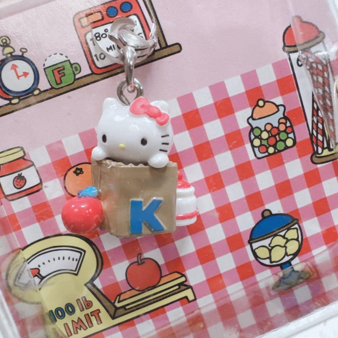 ハローキティVIVITIX GIRLS 2000限定 ケーキ 11月　マスコット