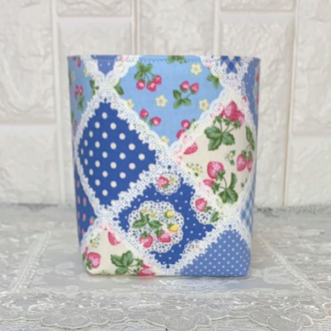 布バスケット　ミニ　パッチワーク風いちご柄　青　handmade