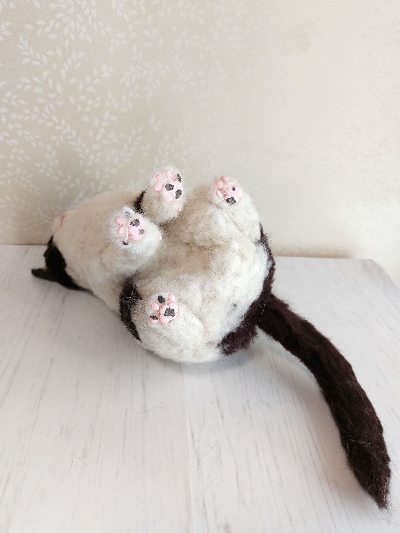 羊毛フェルト　猫　(ブチネコ)