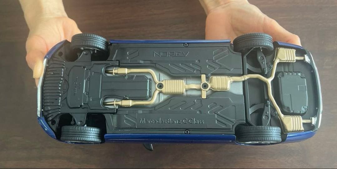 ベンツ　Cクラスモデルカー　濃紺　スケール 1/18　レプリカ