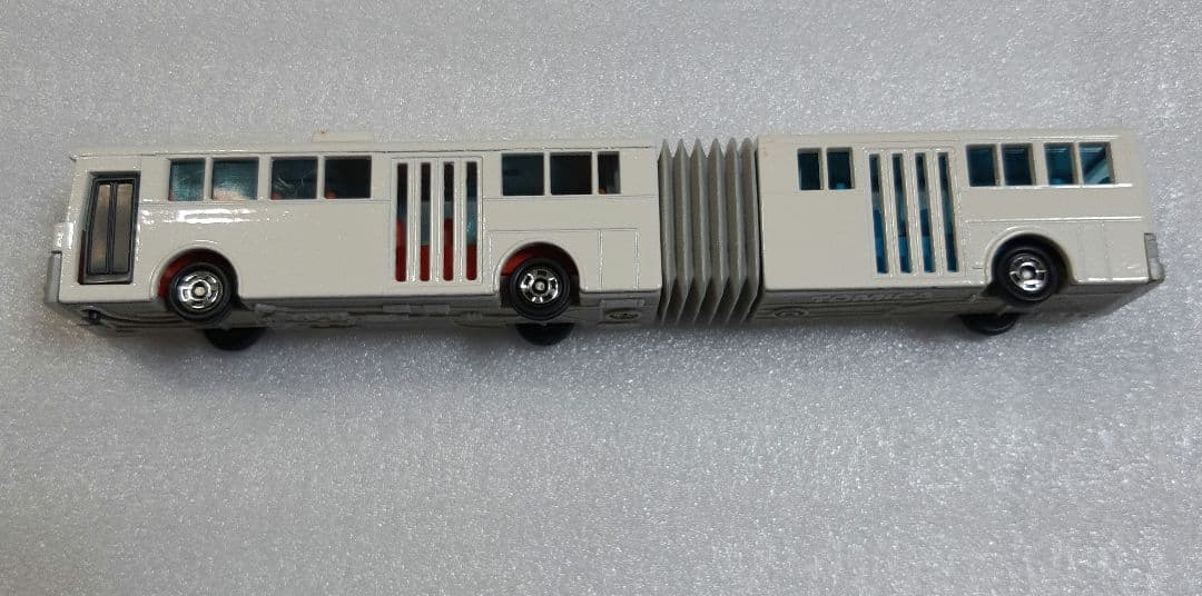 ロングトミカ L 04 VOLVO 富士重工 連節バス TOMY