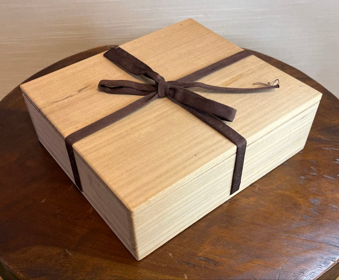 島岡達三　人間国宝　益子焼　象嵌赤絵草花文楕円皿　未使用　箱入り