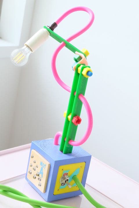 magma デスクランプ