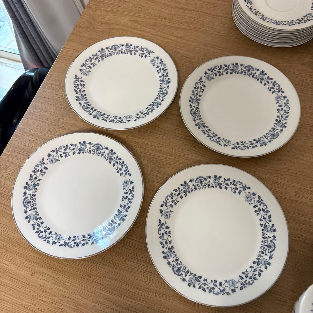 ノリタケ「ロイヤルブルー」シリーズの食器セット（全34点）