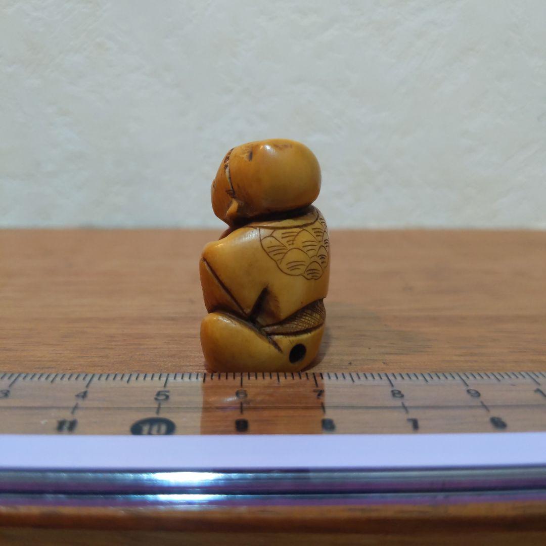 時代提げ物 人物根付 天然素材 在銘【達磨職人】高さ約3.3cm 重さ約20ｇ