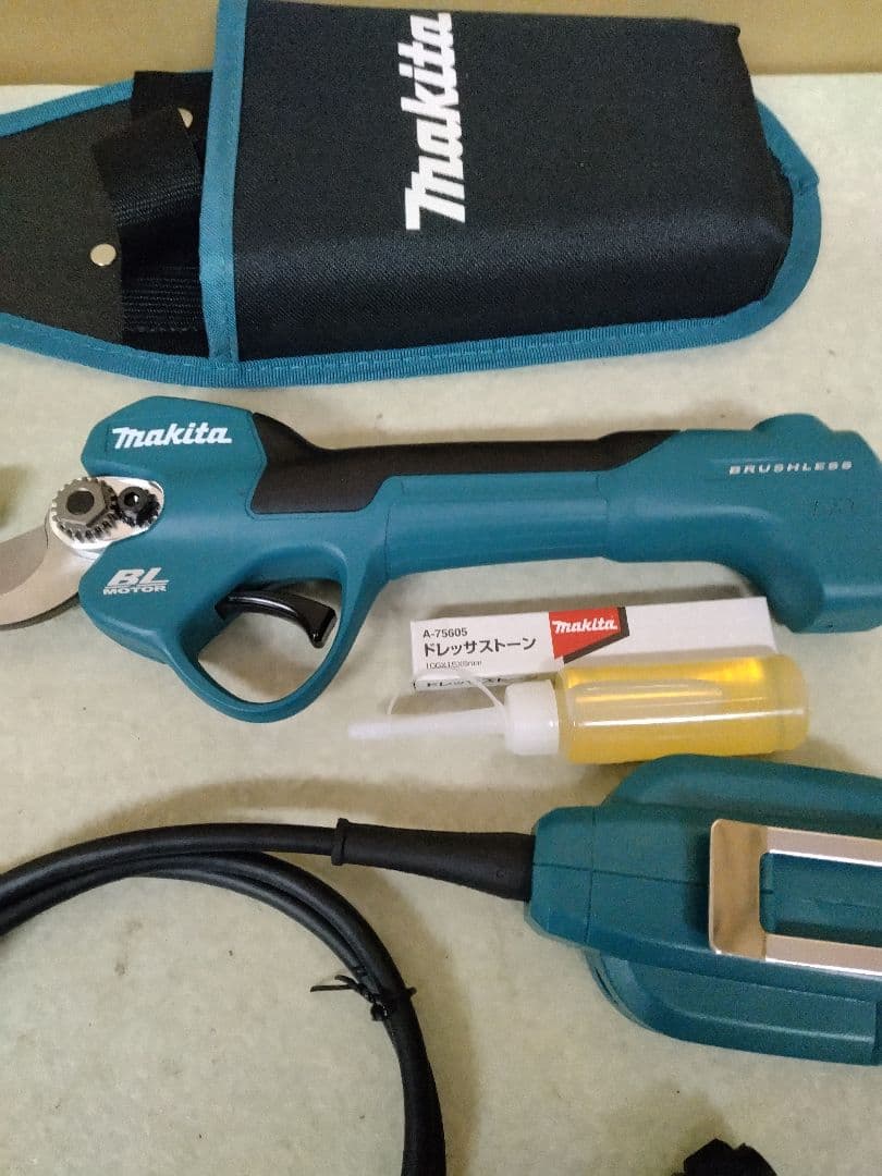 ★マキタ充電式剪定ハサミUP180DZK