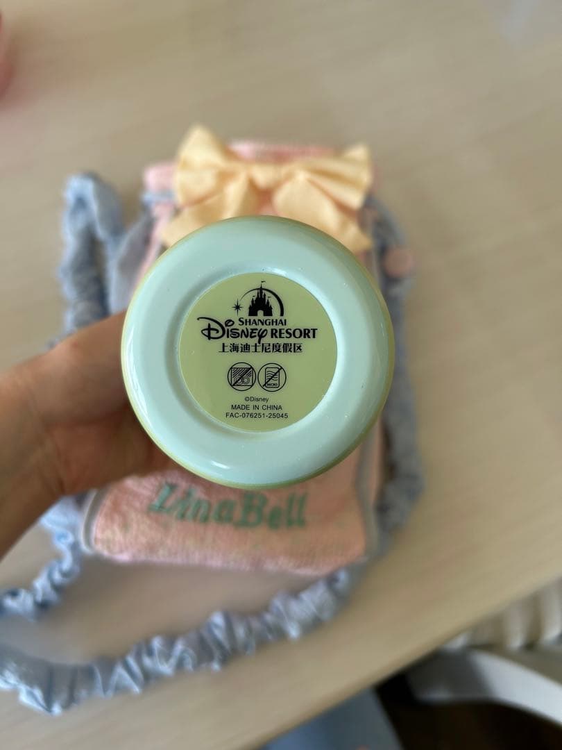 上海ディズニー限定　リーナベルの 水筒とカバー ピンク