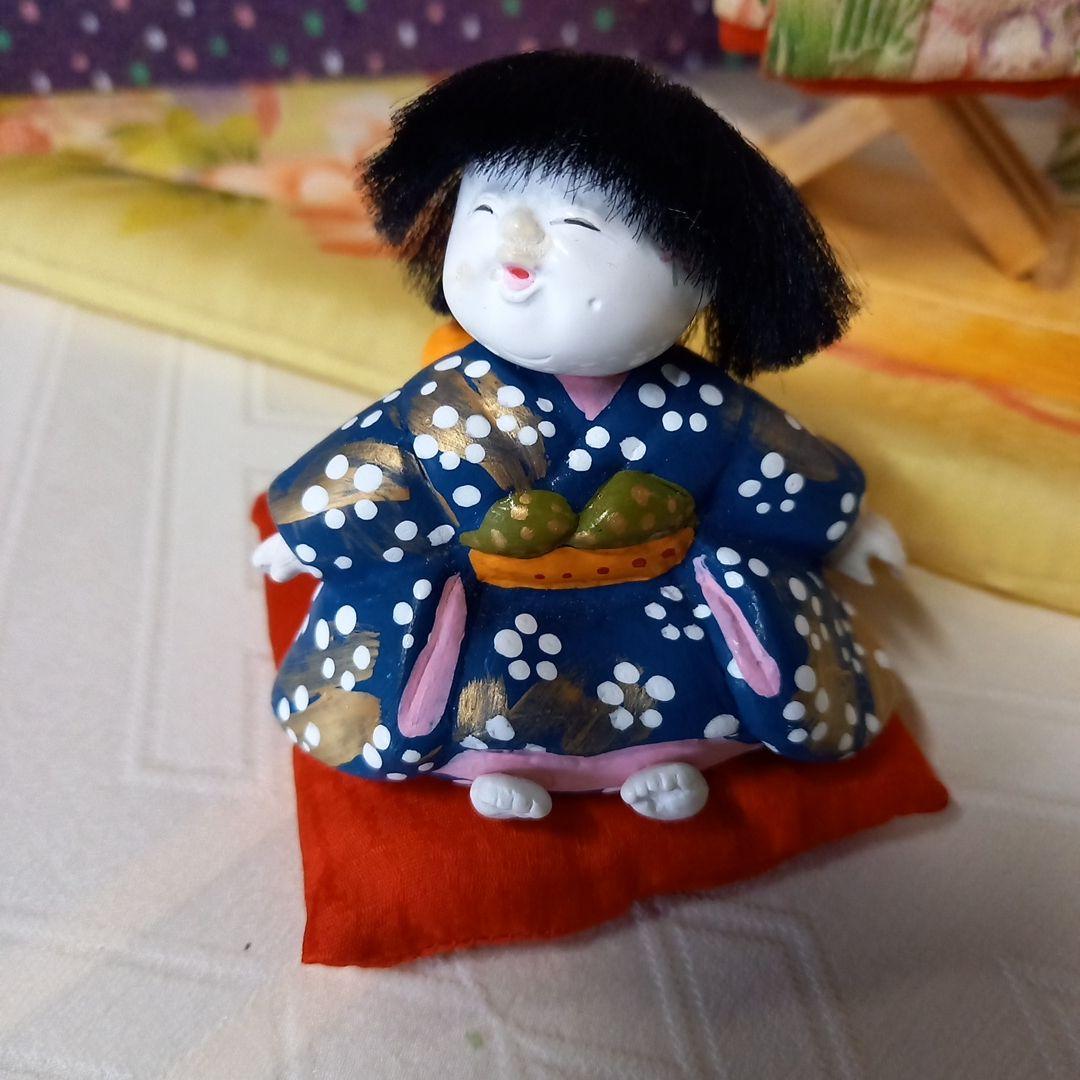 御所人形\"童”と菱形衝立に掛けたミニ縮緬一つ身晴着