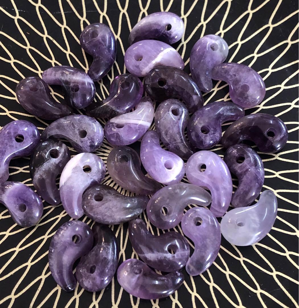 勾玉魔除けマガタマ天然石アメジスト小さい勾玉オブジェインテリア30点現品無料発送
