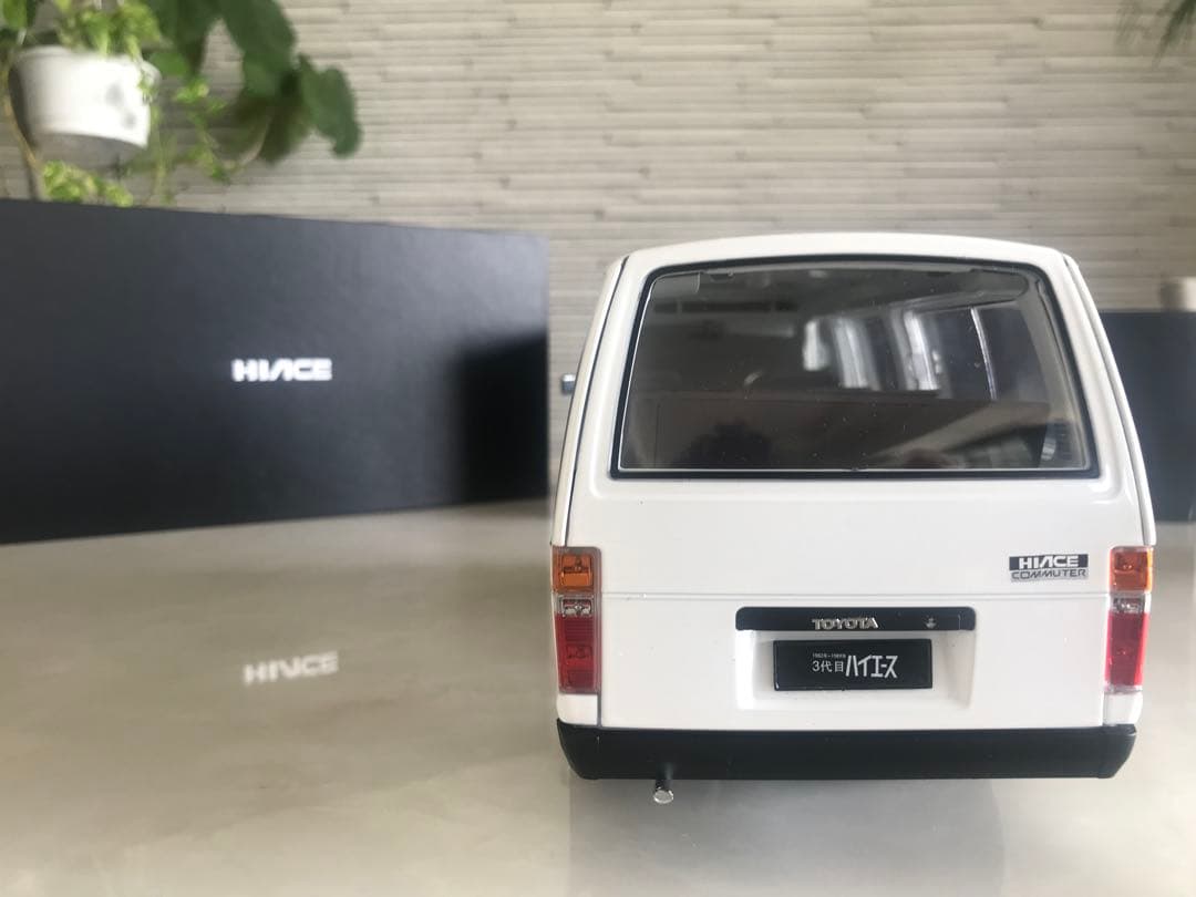 プライスダウン！トヨタハイエース1/18 TOYOTA H50 White