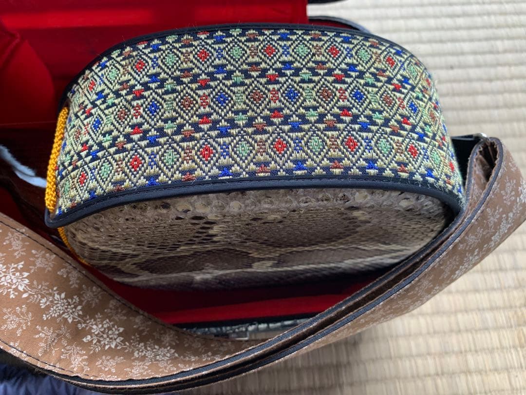 高級琉球三味線　三線 ヘビ皮製 ケース付き