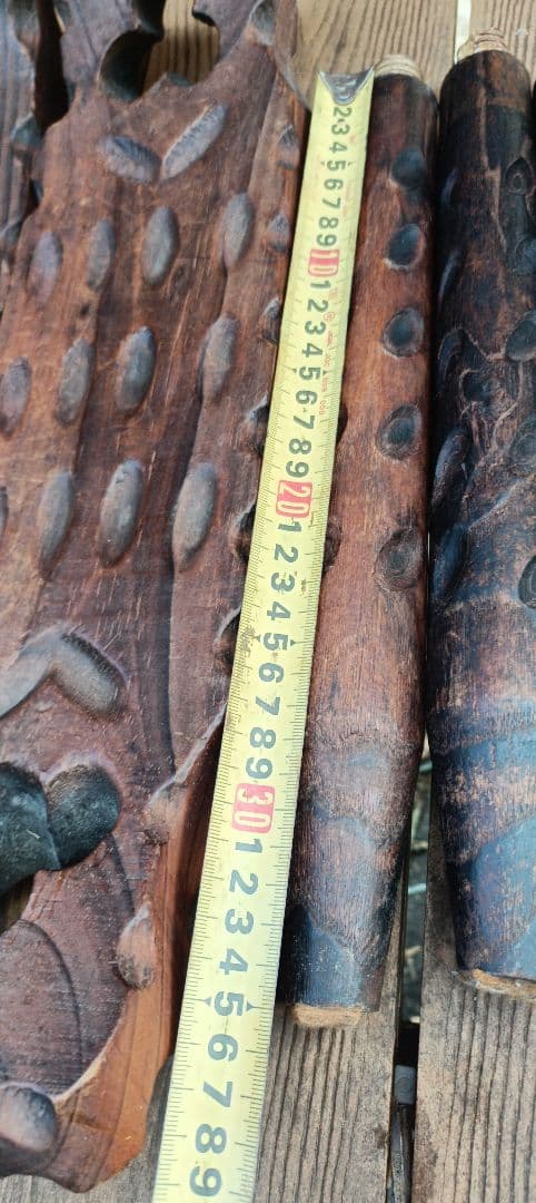 スペイン製　木製彫刻装飾サイドテーブル　羊飼いの椅子　シェファードチェア　セット