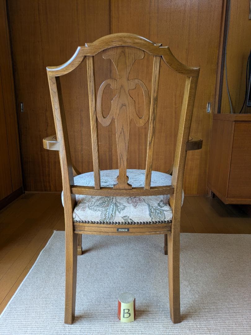 カリモク　ドマーニ　肘付きダイニングチェア「B」