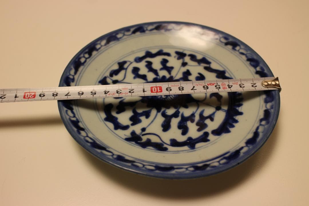 清時代　染付花卉皿　在銘　青と白の花模様の皿