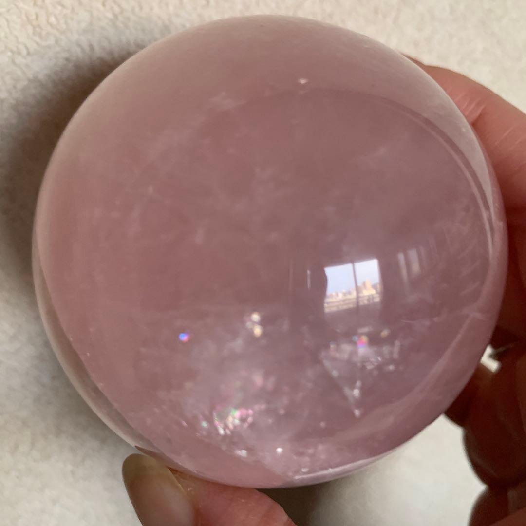 ローズクォーツスフィア大玉約70.2mm 虹有り　天然石置物　丸玉